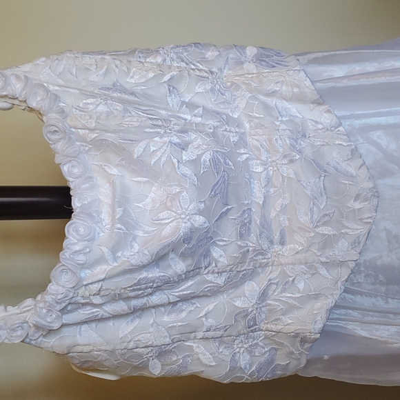 White Formal  Sz 12.  Full skirt with a layer of Crinoline  Roses on arm straps. - Picture 2 of 10
